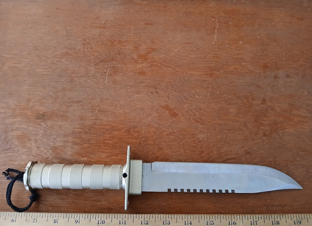 Survival Knife with Survival Kit in Handle - NOS