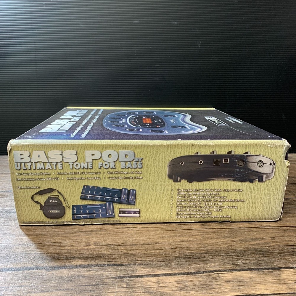 Line 6 BASS POD XT Multi-Effects Processor