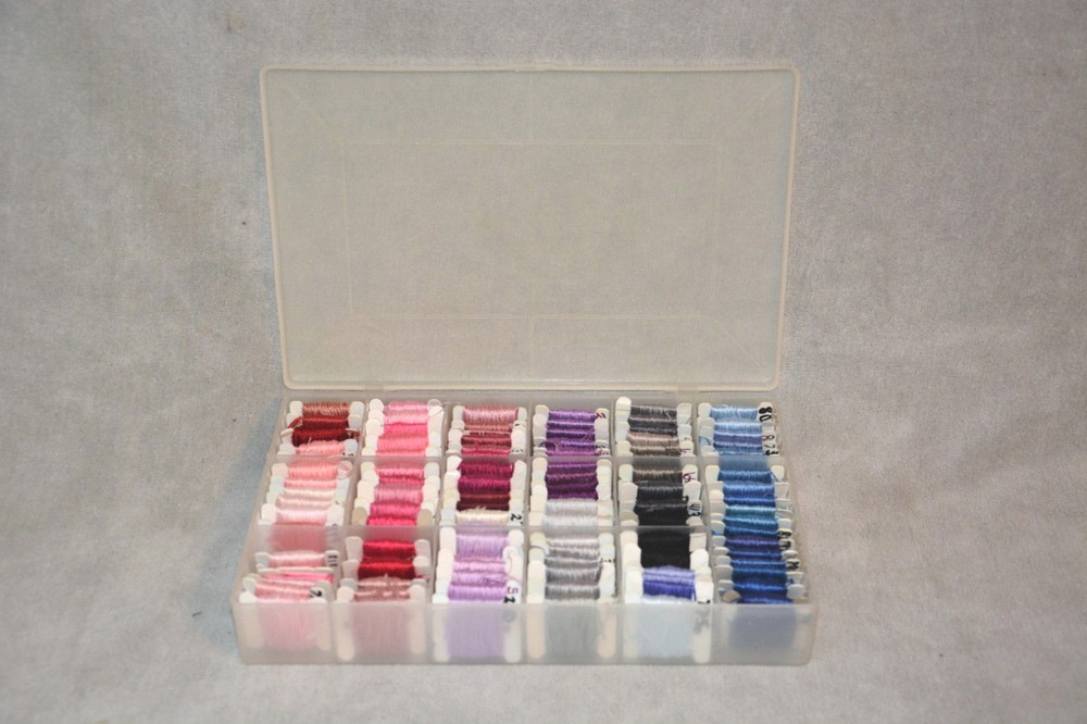 EMBROIDERY FLOSS AND PLASTIC STORAGE CASE CROSS STITCH