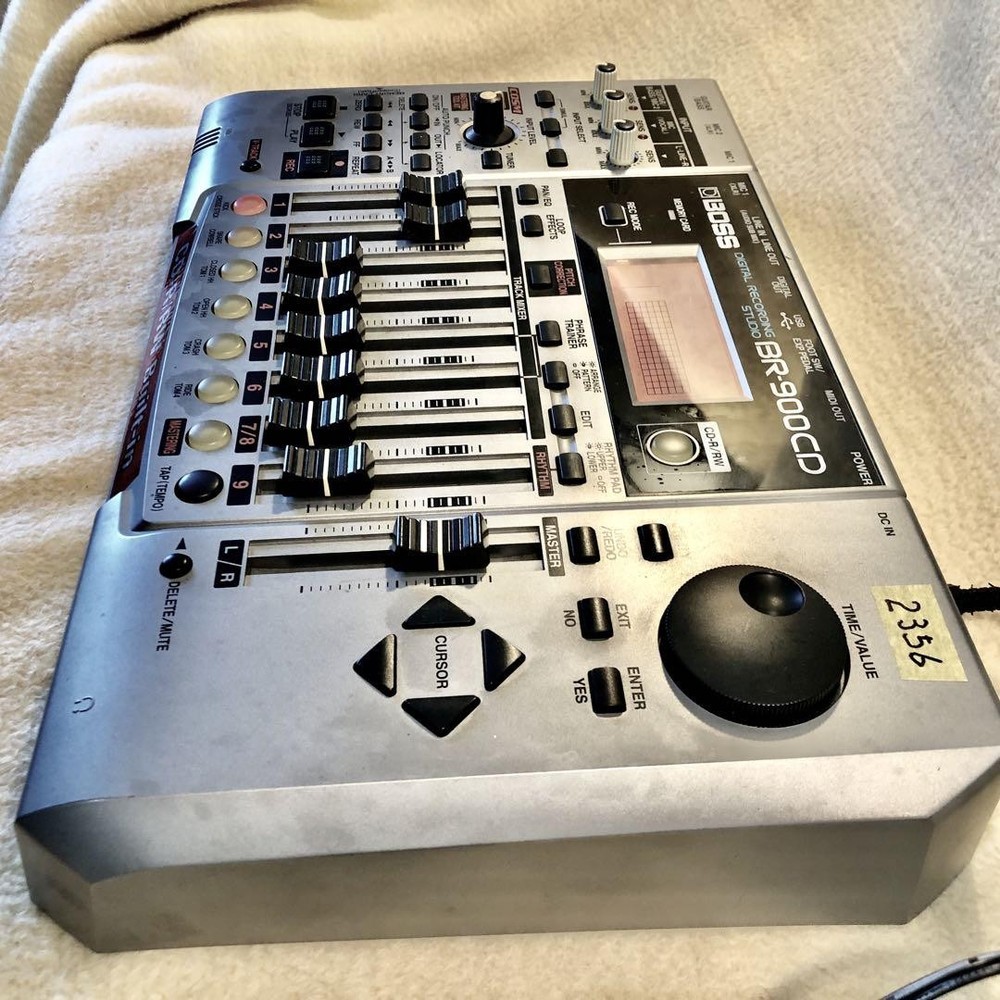 BOSS BR-1600CD Digital Record Studio Multi Track Recorder