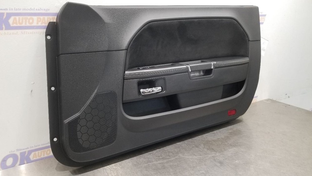 09 DODGE CHALLENGER SRT8 INTERIOR DOOR TRIM PANEL RIGHT PASSENGER BLACK