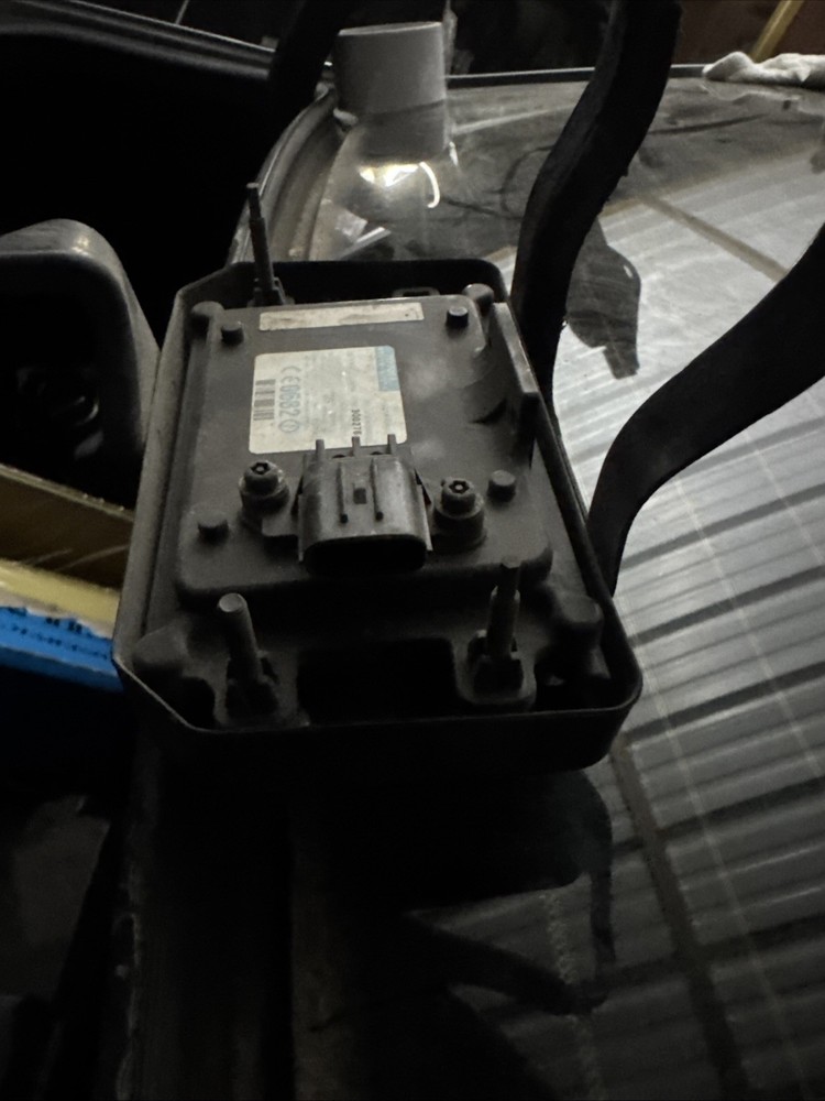 LEXUS IS250/350 FRONT RADAR 88210-53010 SENSOR CRUISE MODULE DONOR 2008