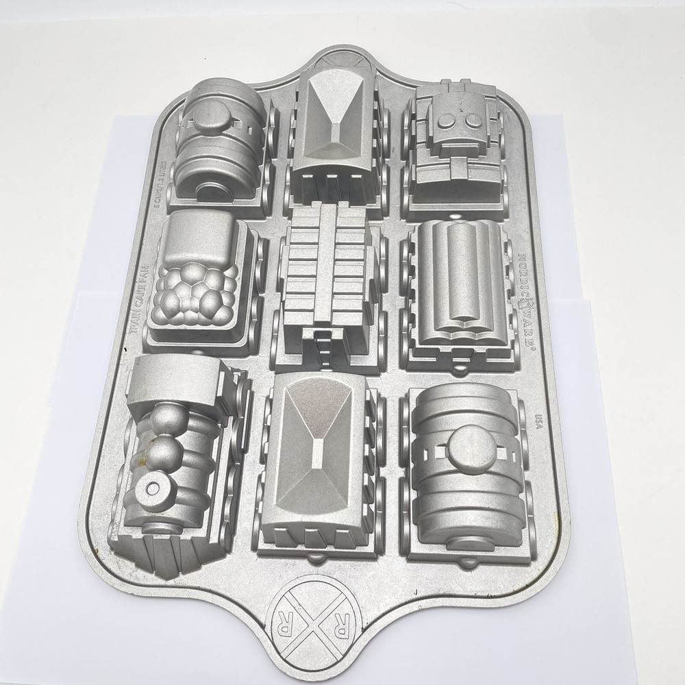 Nordic Ware 3D Train Cake Pan 5 Cups Excellent Condition