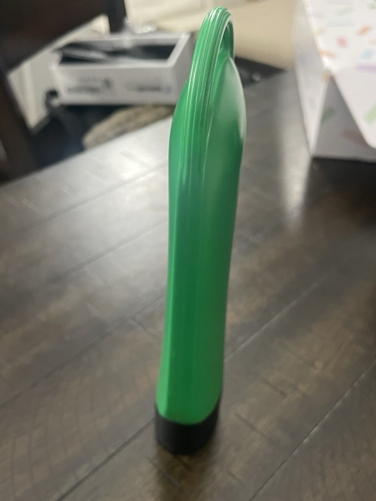 New 200ML Plastic Empty Container Bottle Refillable Lotion Squeeze Bottles.