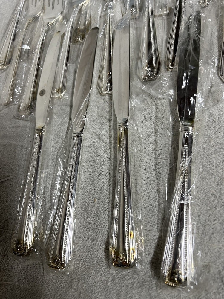 VTG. 20-PC. SILVER PLATED FLATWARE SET 4-PLACE SETTINGS REGENT SQUARE SEALED