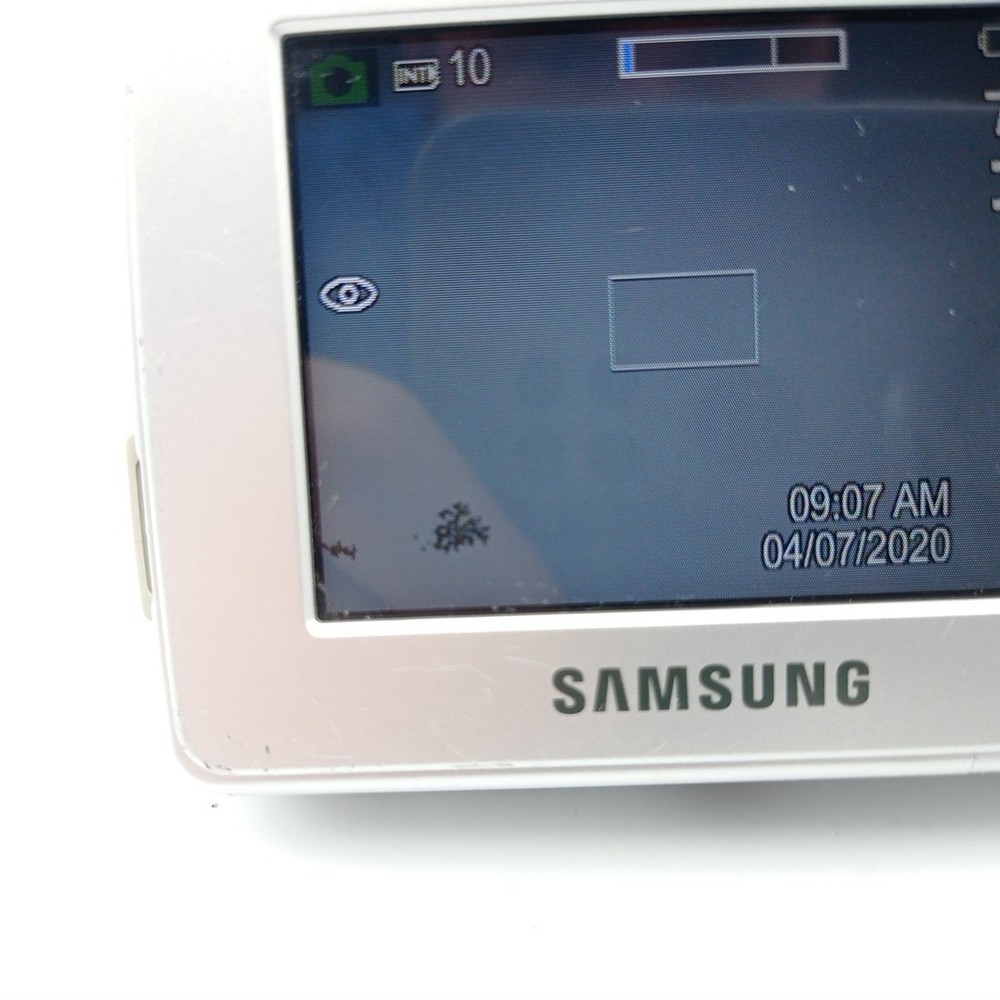 Samsung Digimax D75 7.2MP Compact Digital Camera Silver - Powers Off Randomly