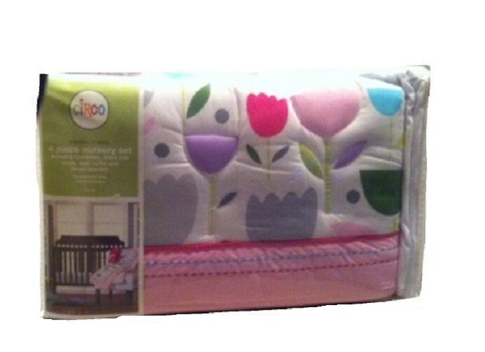 Circo Bloom N Dots 4pc Crib Bedding Set