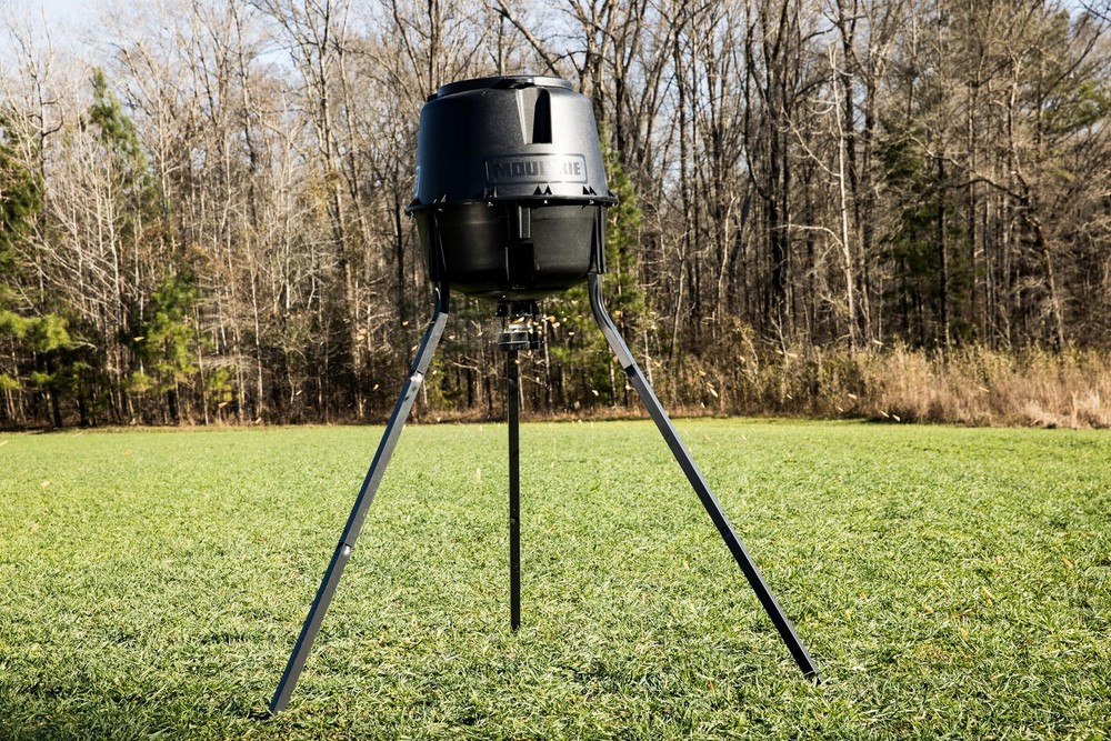 Deer Feeder Standard - 30-Gallon - Quick-Lock Hopper System - Digital Timer Con