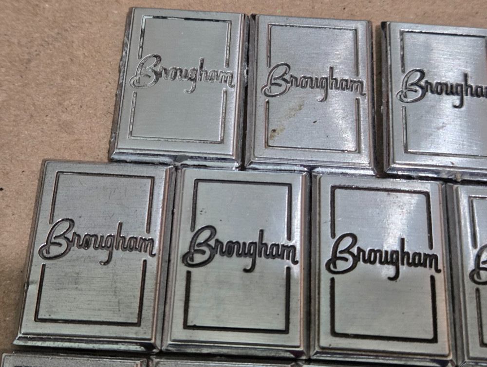 (2) OLDSMOBILE BROUGHAM CIRCA '80S SAIL PANEL EMBLEMS 1" (5604}