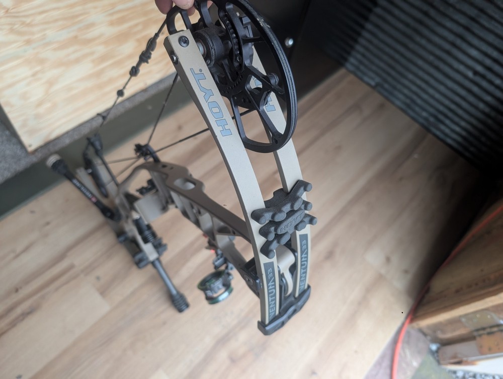 Hoyt ventum 33 compound bow