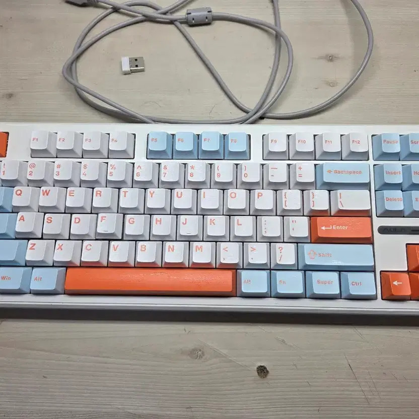 Violet Switch Custom Keyboard F87 Pro White Keycap Bluetooth