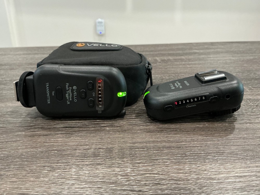 VELLO FREEWAVE LR WIRELESS FLASH TRIGGER/RECEIVER KIT NO BOX VELLO POUCH INCLUDE