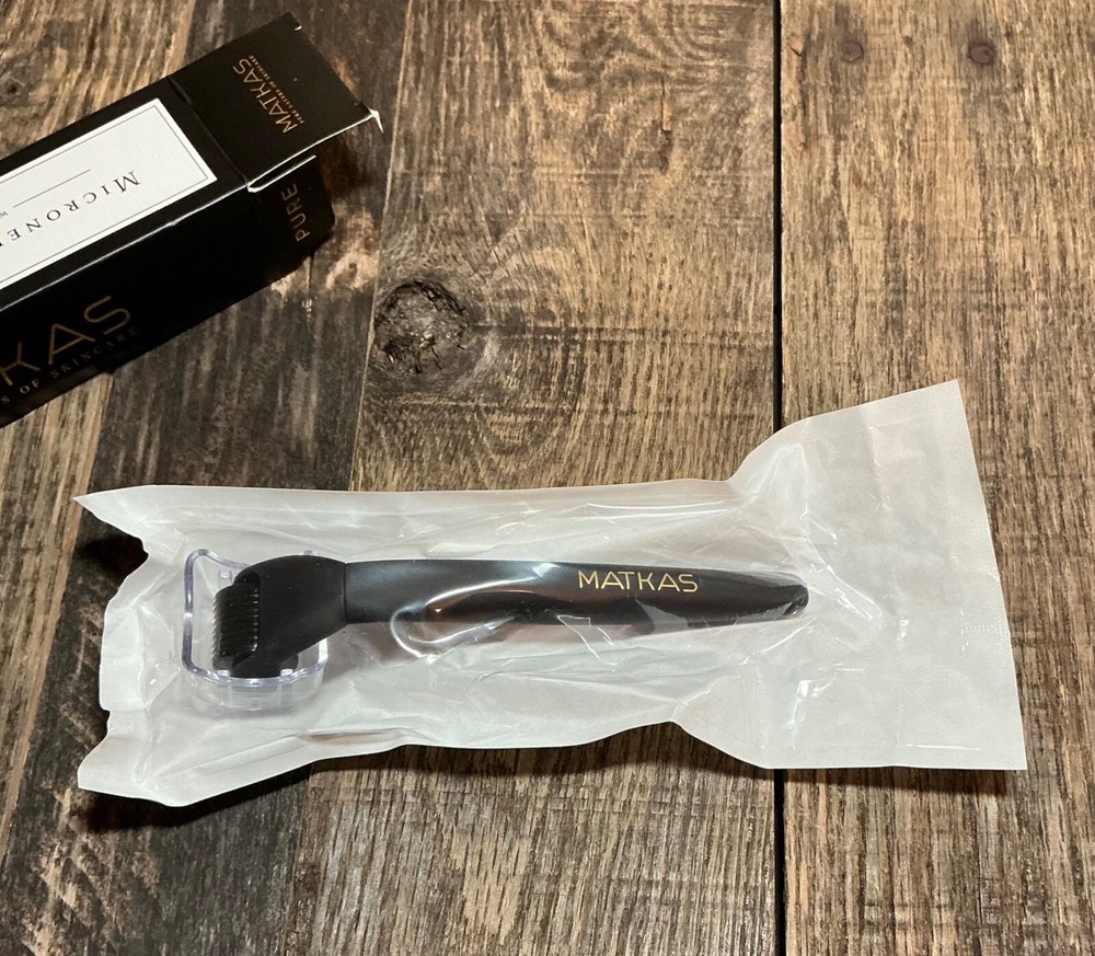 NEW Matkas Microneedle Skin Roller With Replaceable Head Black