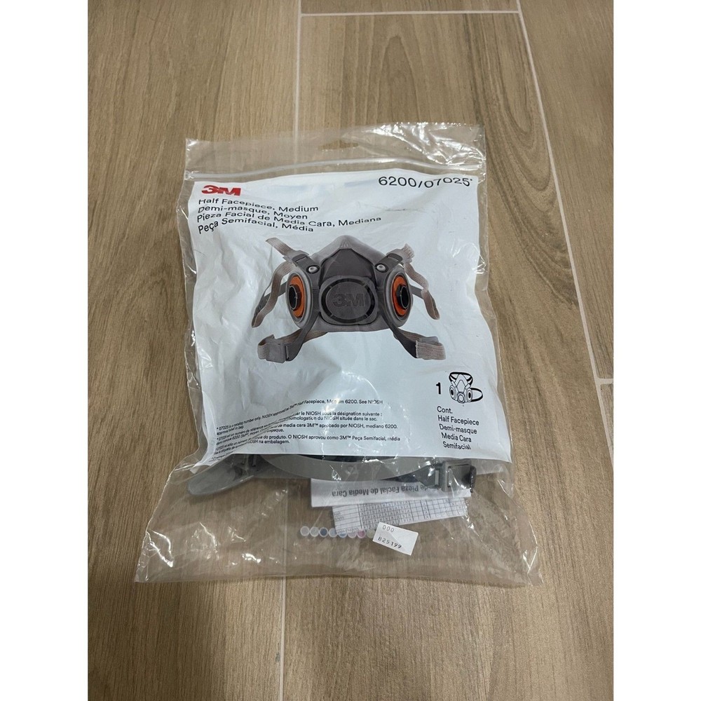 New 3M Half Facepiece Medium
