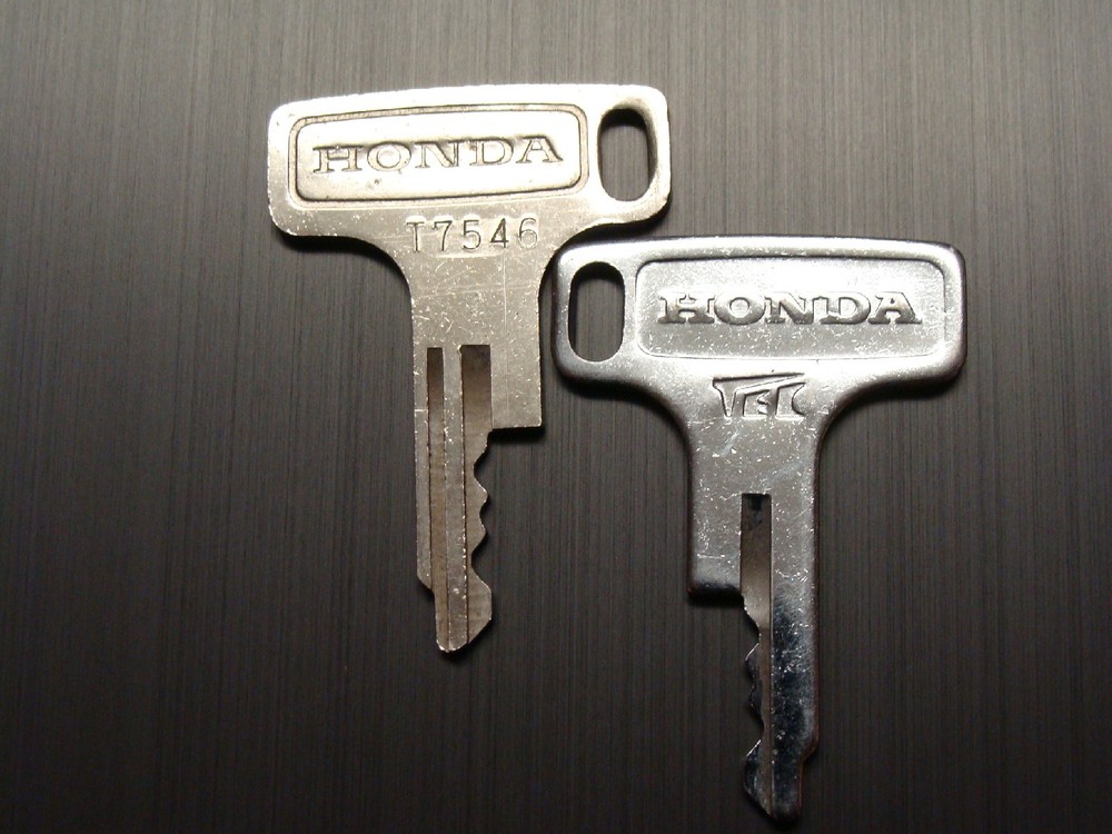 VINTAGE HONDA KEYS