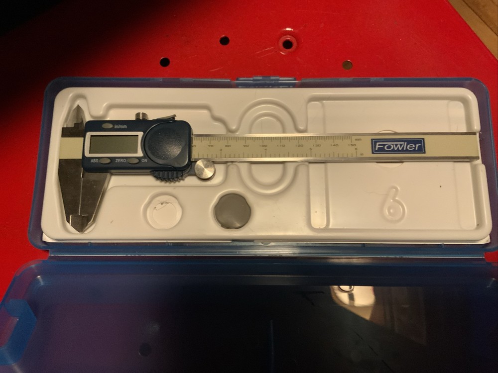 digital caliper measuring tool