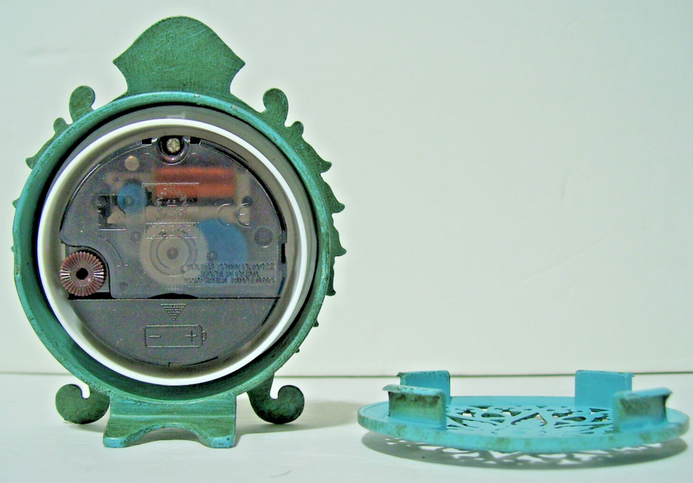 Quartz Clock Cast Metal Book Shelf Works Pre Owned