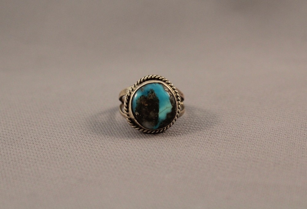 Old Pawn Navajo Sterling Silver And Turquoise Ring  Size 7 3/4