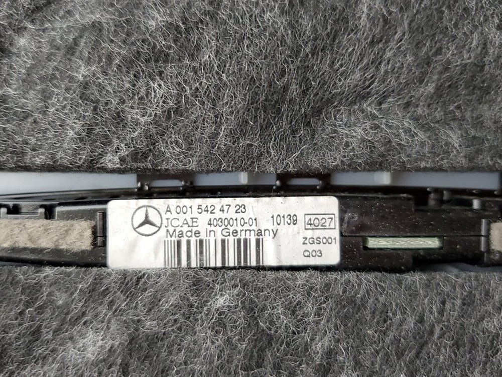 2010 - 2016 Mercedes Benz E Class W212 Parking Sensor Indicator Display Module