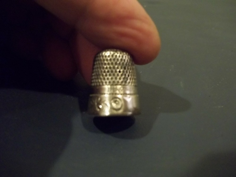 Vintage Flower Patterned Size 10 Sterling Thimble Solid Heavy Clean