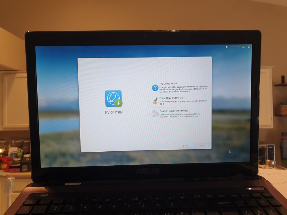 Linux ElementaryOS V8.1, 64-bit, Bootable Live and Install USB Flash Drive