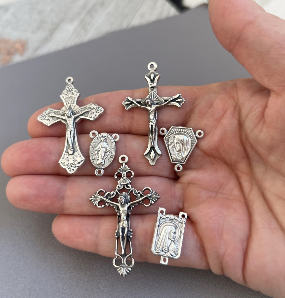 12 Crucifixes & Rosary Centers Make ITALY Rosaries Part Centerpieces S112 SET B*