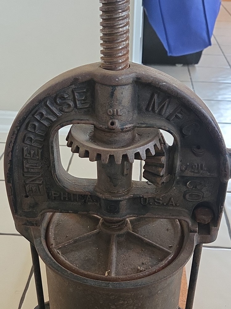 Cast Iron Enterprise 2092 8 Quart Sausage Stuffer Fruit Press