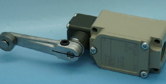 1PCS New Omron WLCA2-8 WLCA28 Limit Switch In Box