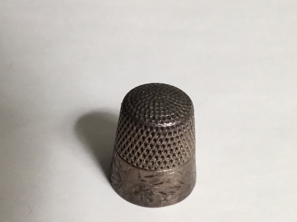 VINTAGE STERLING SILVER THIMBLE WEBSTER 12 FLOWER BORDER