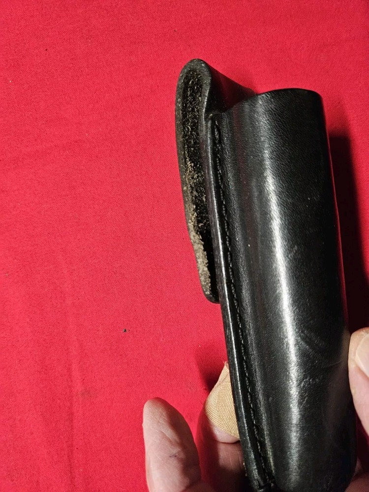 Casco INTL Black Flashlight Pouch. 1"x5".