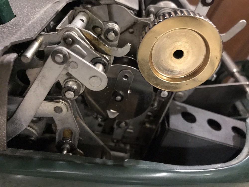 Vintage Victor Electric Adding Machine Works!