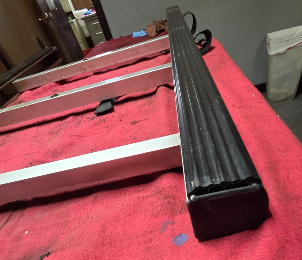 VOLVO FOLDING UPPER BUNK LADDER, BLK RUBBER , MISSING ONE FOOT, 8078803
