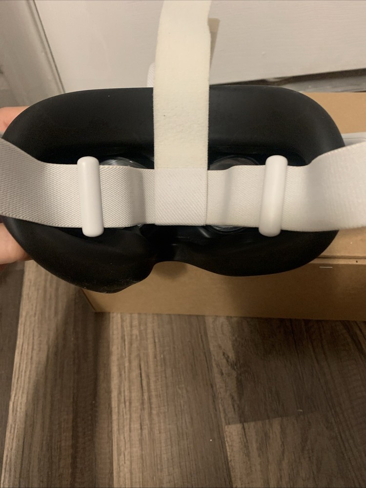 2022 Meta Quest Oculus 2