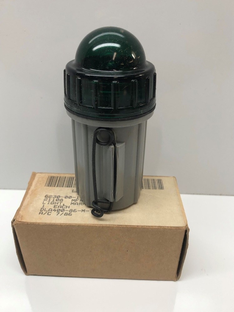 GREEN D-31 DISTRESS MARKER LIGHT