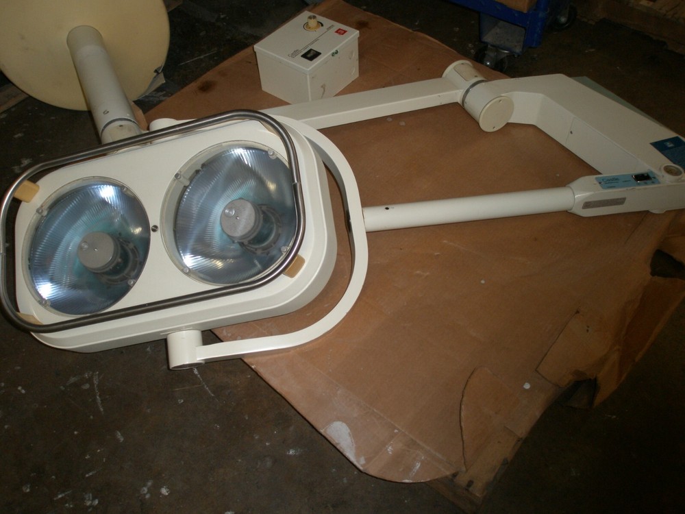 CASTLE SYBRON SURGICAL LIGHT AND CONTROL BOX-DUAL LIGHT