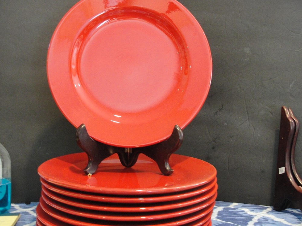 PIER 1 IMPORTES RED 8 DINNER PLATES 10 5/8"