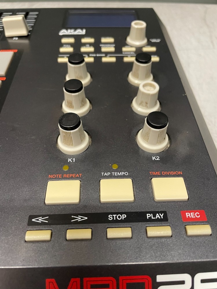 AKAI Professional MPD26 USB/MIDI Pad Control Unit