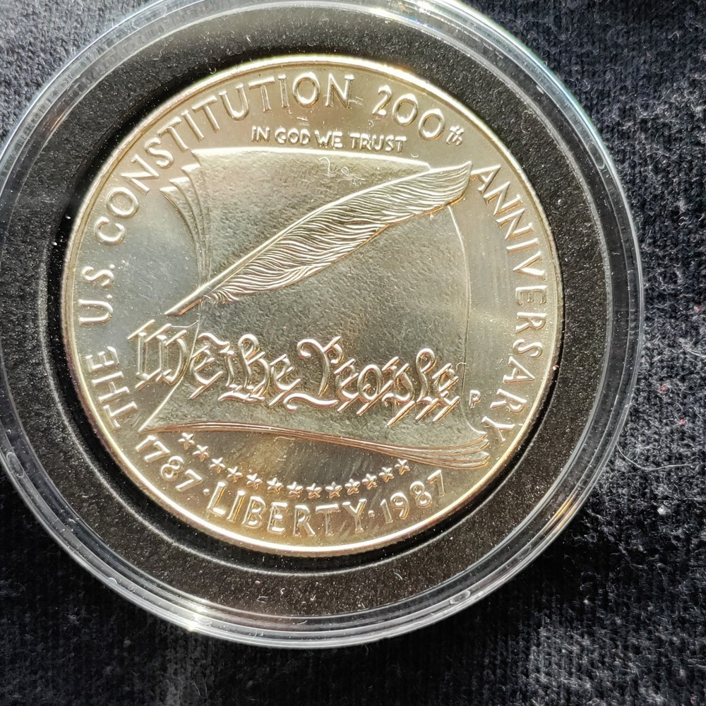 1987-P uncirculated Constitution Commemorative Silver Dollar $1 in capsule