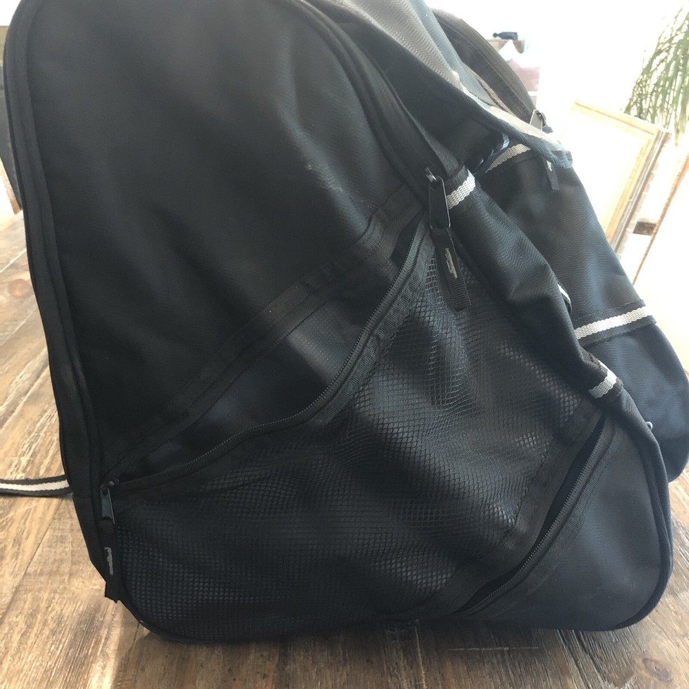 The Axis Destiny Used Triangle Boot Bag Black/Grey
