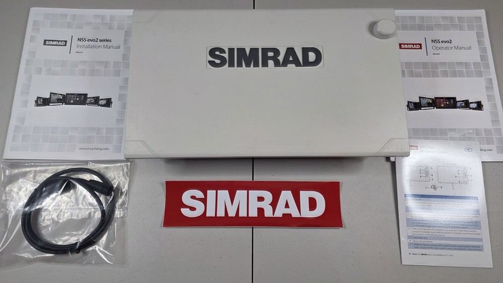 Simrad NSS 16evo2 Chartplotter- Fishfinder / Excellent Condition / Complete Set