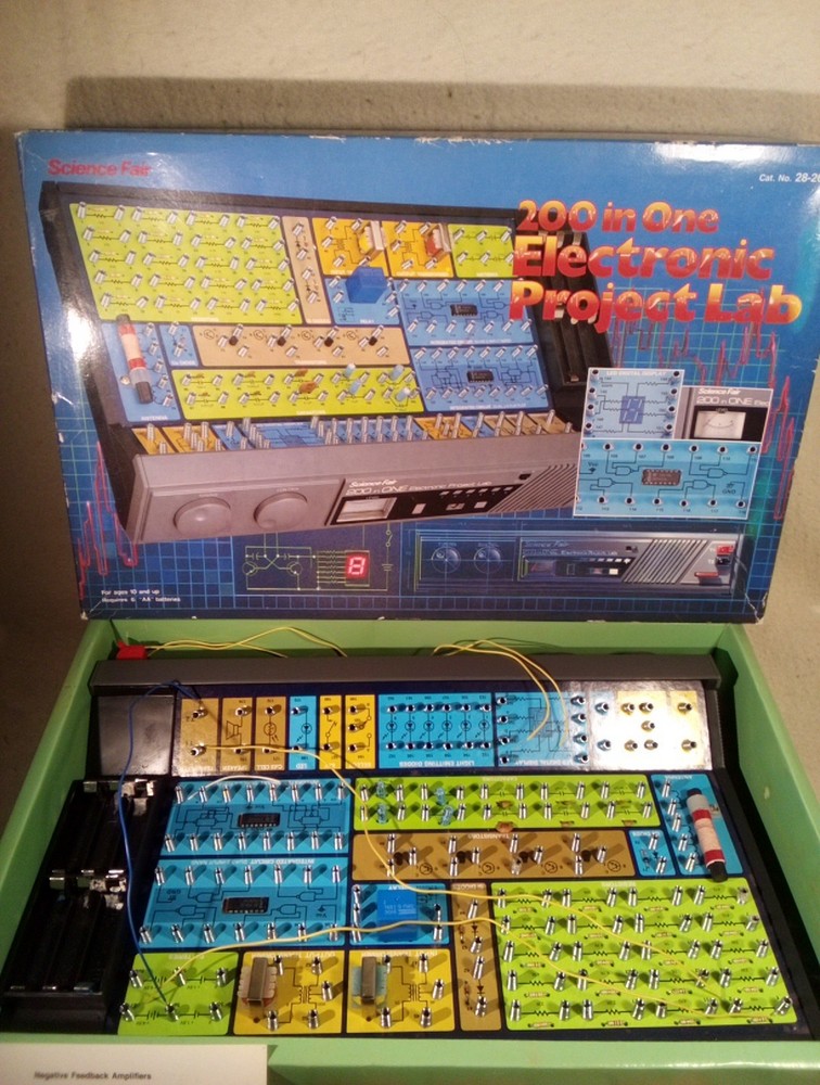 Science Fair 28-265 200 In One Electronic Project Lab