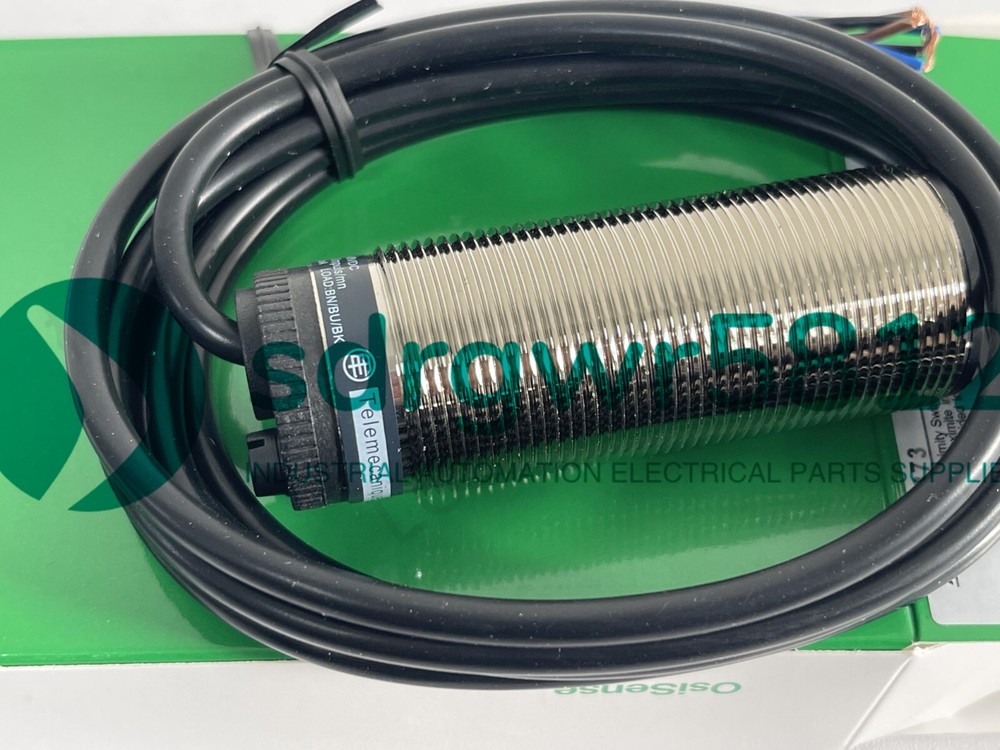 1PCS NEW Schneider XSAV11373 Limit Switch