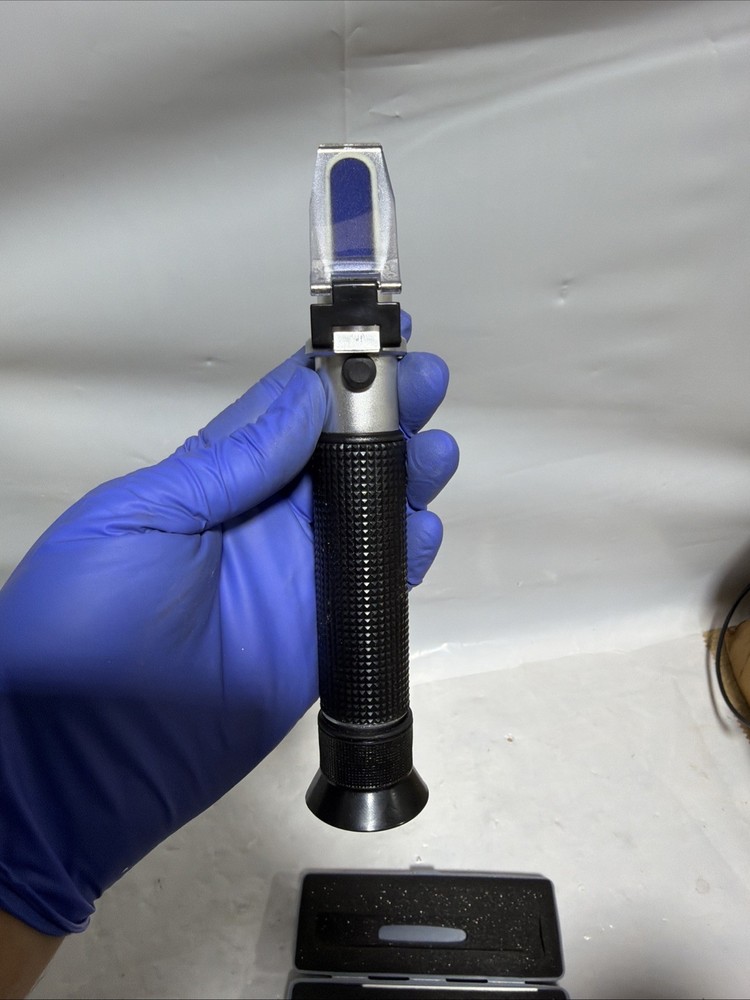 Vee Gee A366ATC Portable Refractometer – Handheld – ATC