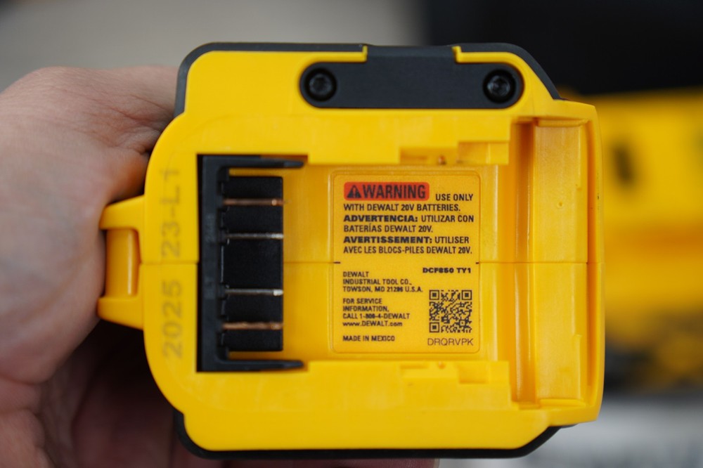 DeWALT DCF850P1 Atomic Brushless 20V MAX 1/4" Impact Kit OPEN BOX NEW