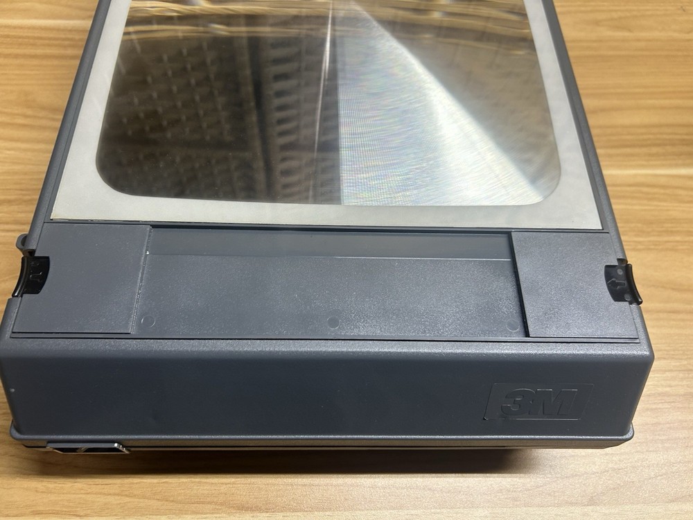 3M Compact Folding Portable Overhead Projector 2000 AG Carrying Case Tabletop