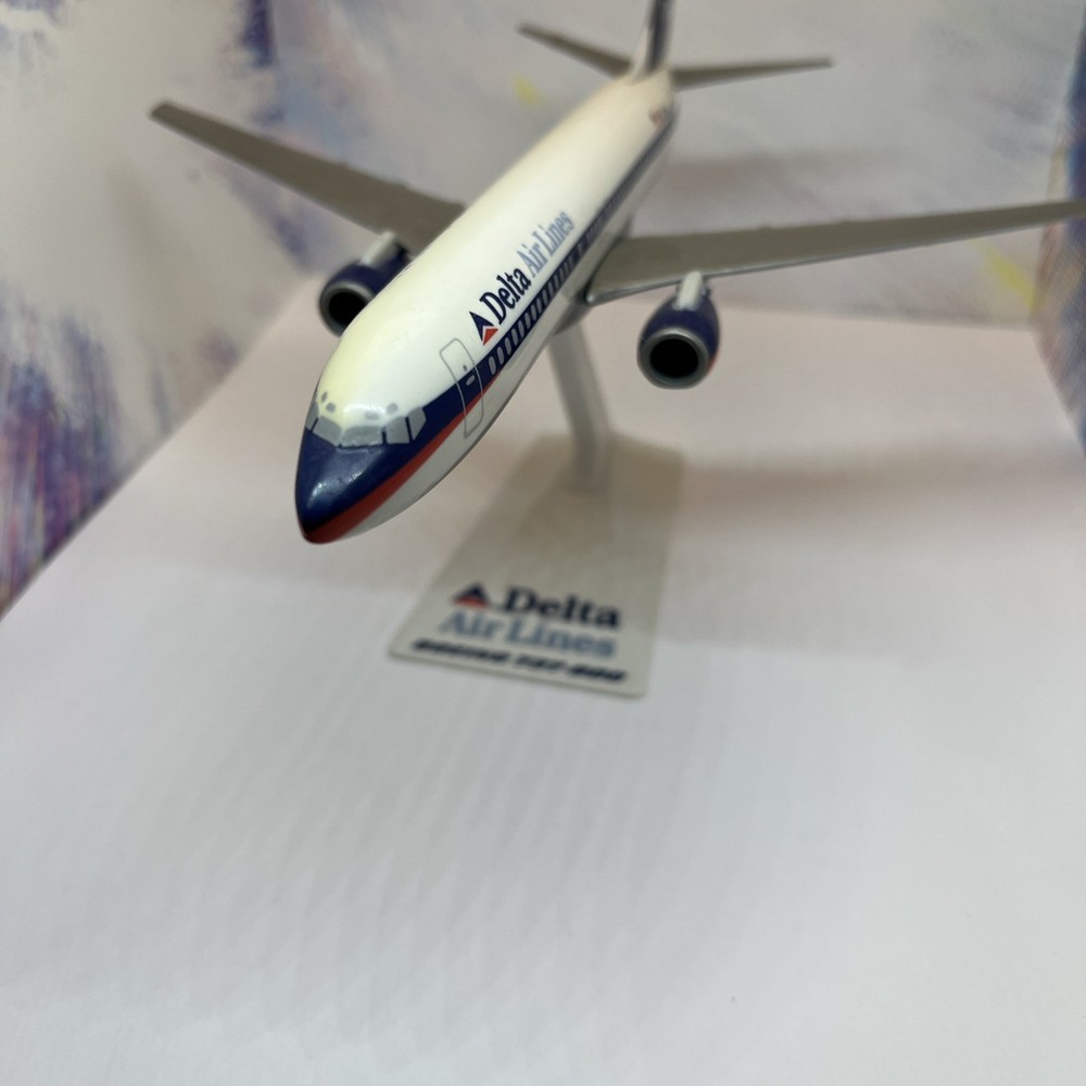 Flight Miniatures Delta (97-00) 737-800 1:200 Scale Model Airplane