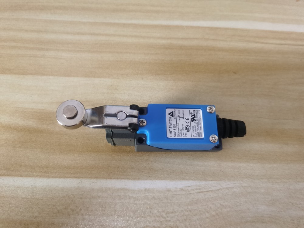 1PC  Limit Switch   SAV-8104 SAV8104