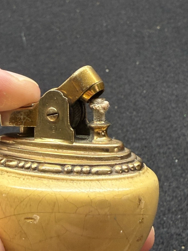 Vintage Ronson "Leona" Table & Desk Lighter