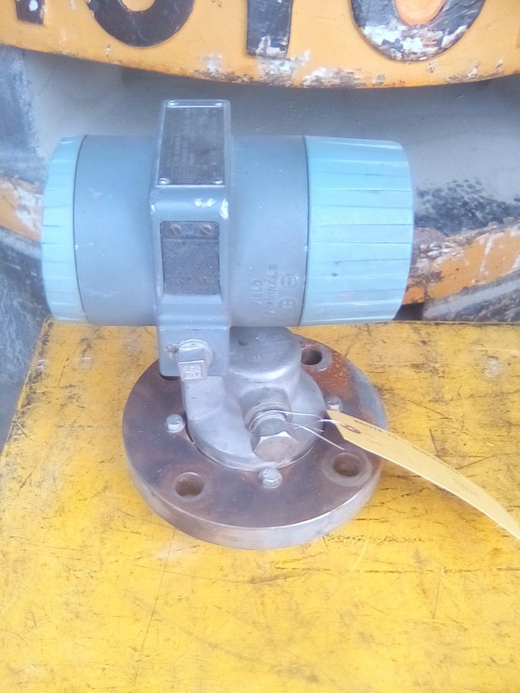 Foxboro 827DF-IS1NHKA1-A Electronic Transmitter