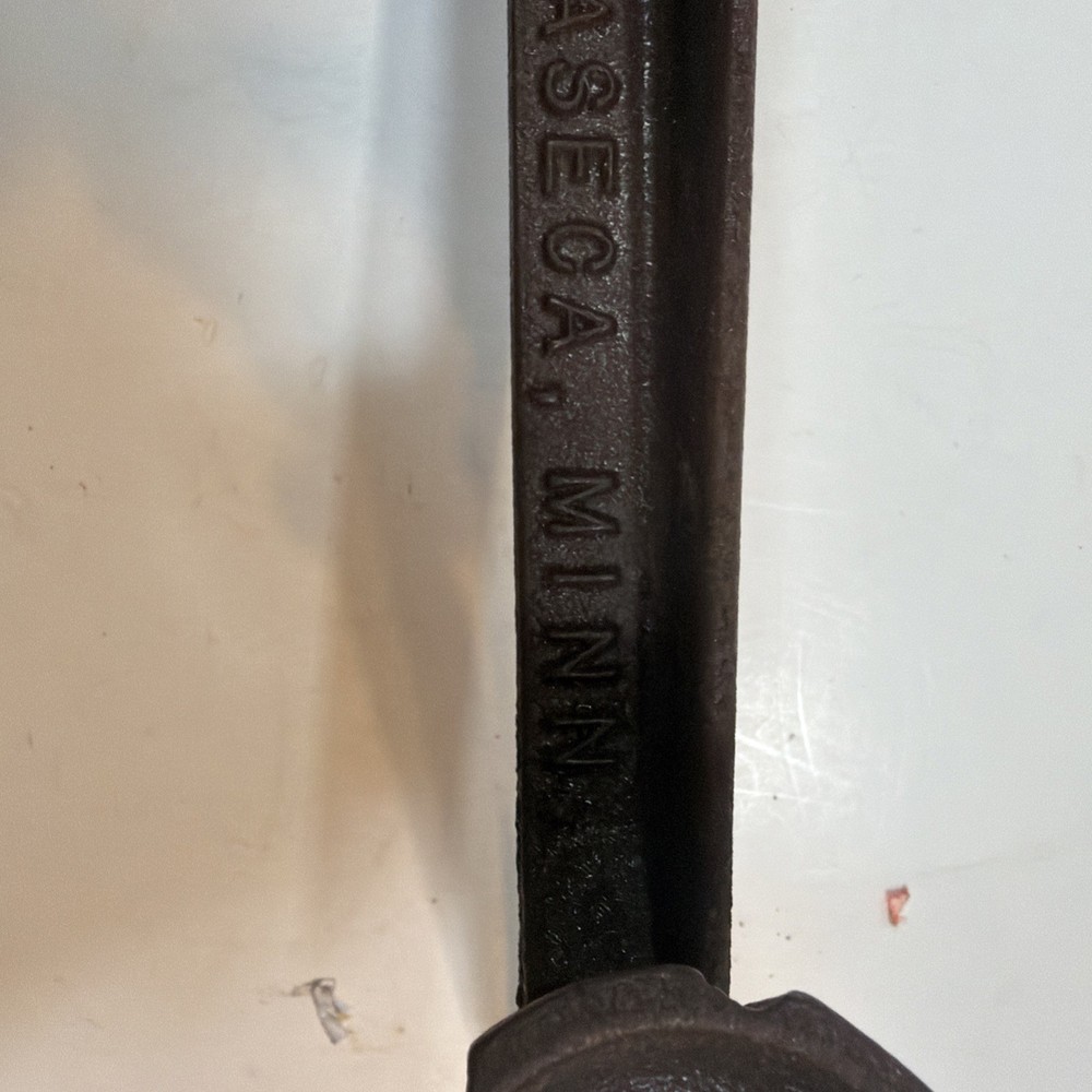 Herter's No. 3 Cast Iron Fly Tying Vise